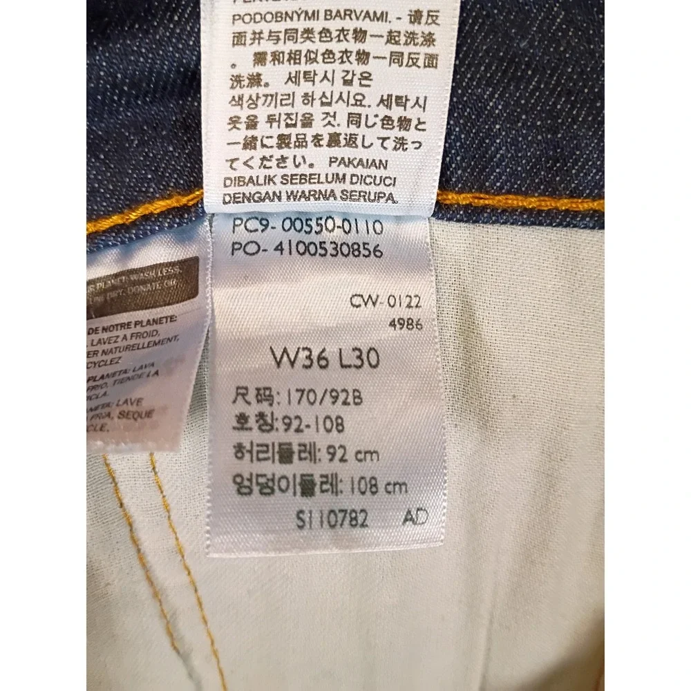 Levis slip into